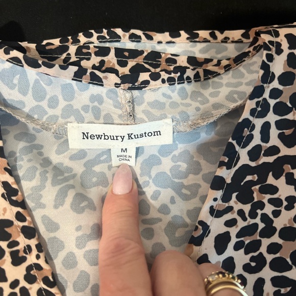 Black Leopard Print V-Neck Top- Medium - Picture 7 of 7